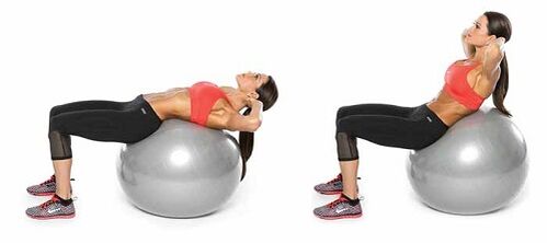 Drehen Sie einen Fitball, um Gewicht im Bauch und an den Seiten zu verlieren