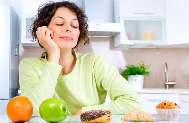Frau mit mediterraner Ernährung